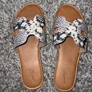 Size 10 Wide faux snake skin slides